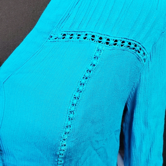 I.N. Studio Women’s Blue Size: Petite Medium roll tab Sleeve Button Front Blouse - Picture 3 of 5